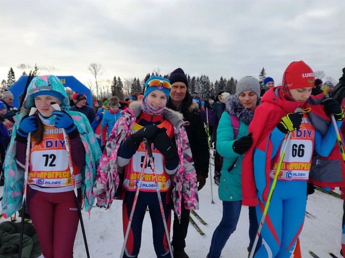 Спортсмены ДЮСШ «Звездный» вышли на старт юбилейной «Фурмановской лыжни» фото 10