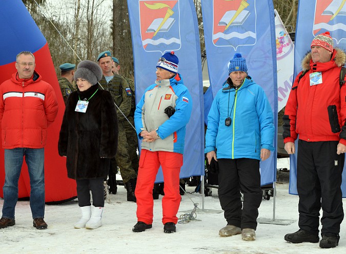 Спортсмены ДЮСШ «Звездный» вышли на старт юбилейной «Фурмановской лыжни» фото 6