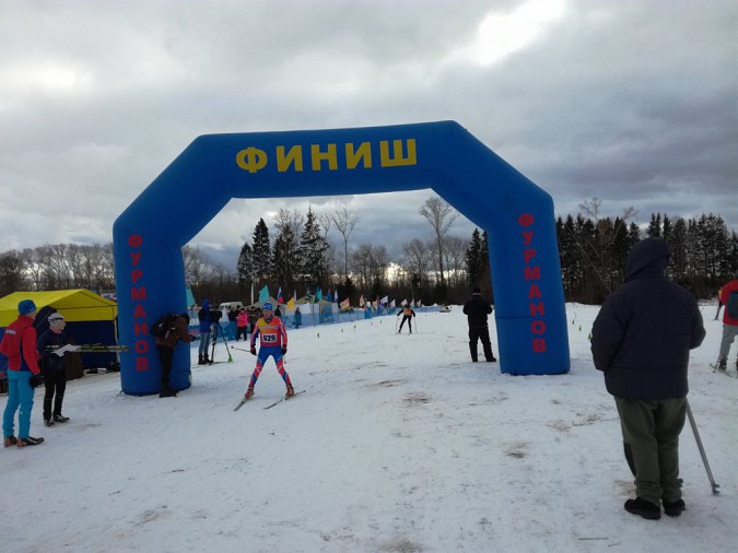 Спортсмены ДЮСШ «Звездный» вышли на старт юбилейной «Фурмановской лыжни» фото 11