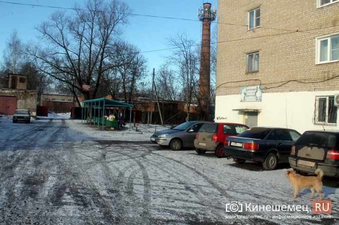 Жители просят отодвинуть от дороги микрорынок на «Чкаловском» фото 3