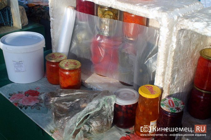 Жители просят отодвинуть от дороги микрорынок на «Чкаловском» фото 9