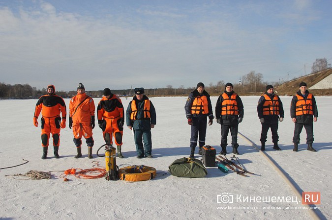 На Кинешемке прошли учения по спасению провалившегося под лед человека фото 2