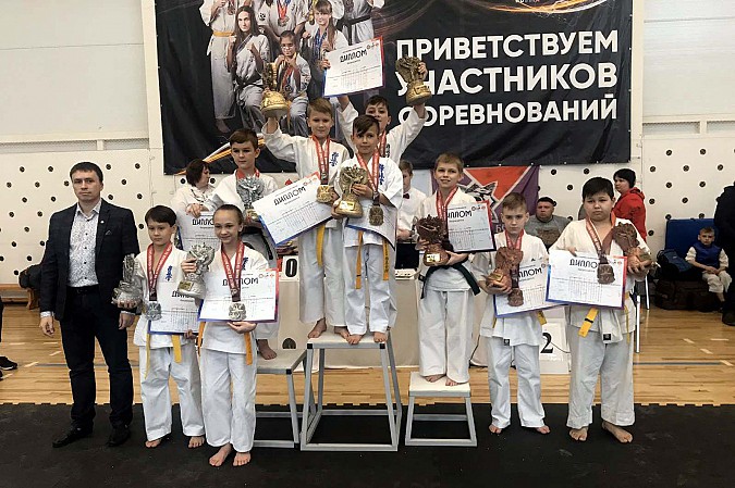 Кинешемские каратисты бились за медали в Костроме фото 2