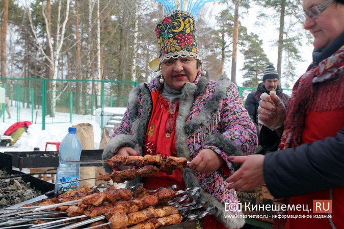 В центральном парке Кинешмы провожали зиму, которой не было фото 18