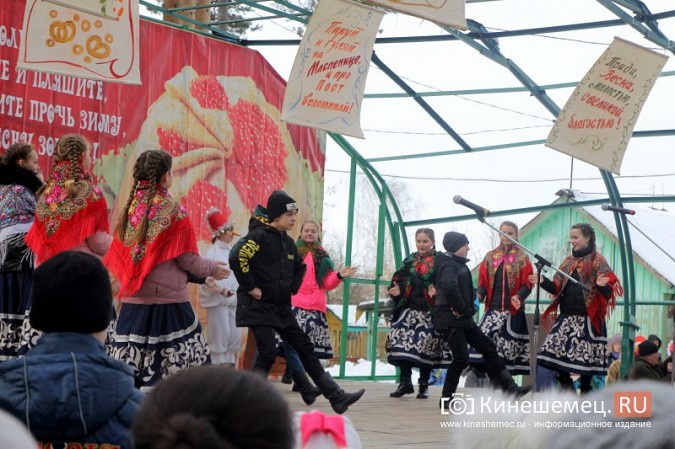 В центральном парке Кинешмы провожали зиму, которой не было фото 11