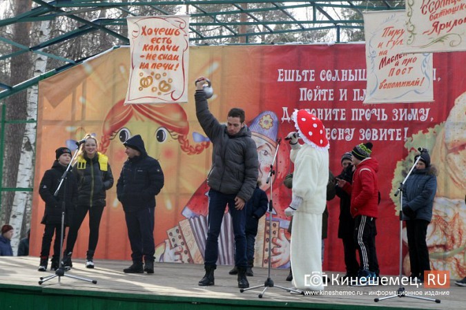 В центральном парке Кинешмы провожали зиму, которой не было фото 8