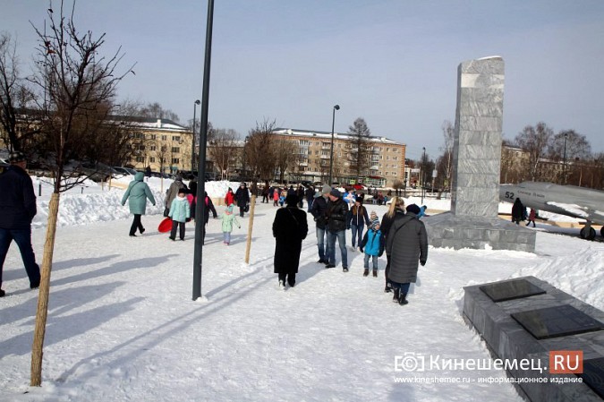 В центральном парке Кинешмы провожали зиму, которой не было фото 3