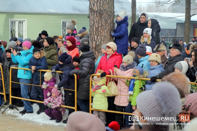 В центральном парке Кинешмы провожали зиму, которой не было фото 12