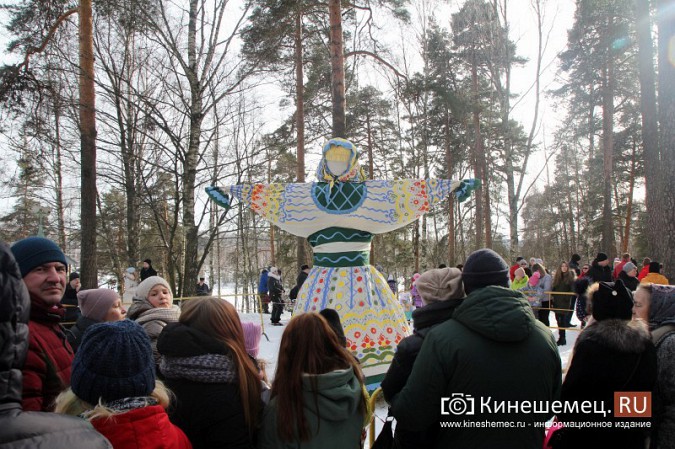 В центральном парке Кинешмы провожали зиму, которой не было фото 21