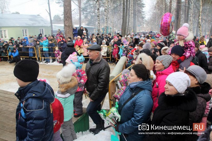 В центральном парке Кинешмы провожали зиму, которой не было фото 13