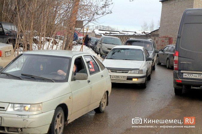 На Масленицу у реконструированного парка Кинешмы случился транспортный коллапс фото 14