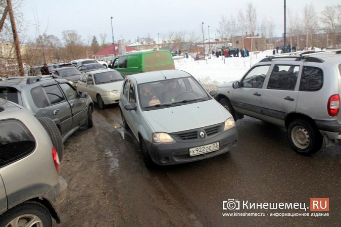 На Масленицу у реконструированного парка Кинешмы случился транспортный коллапс фото 13