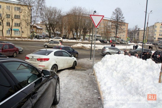 На Масленицу у реконструированного парка Кинешмы случился транспортный коллапс фото 9