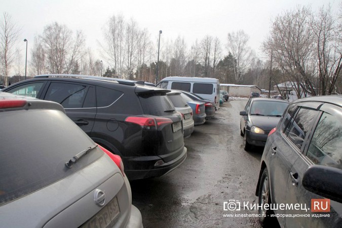 На Масленицу у реконструированного парка Кинешмы случился транспортный коллапс фото 12