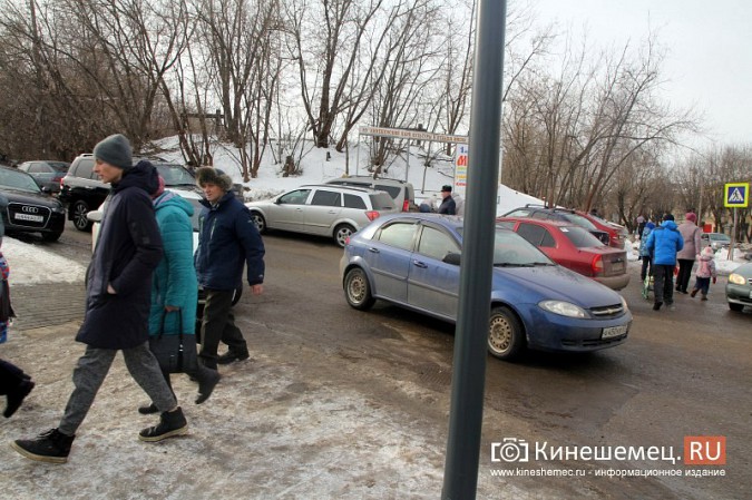 На Масленицу у реконструированного парка Кинешмы случился транспортный коллапс фото 8