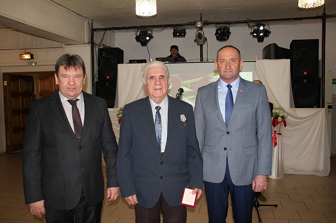 Руководители Кинешмы поздравили членов городского совета ветеранов с Международным женским днем фото 2