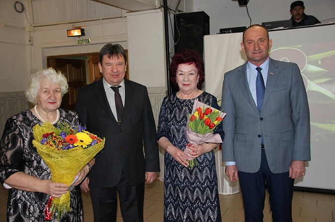 Руководители Кинешмы поздравили членов городского совета ветеранов с Международным женским днем фото 4