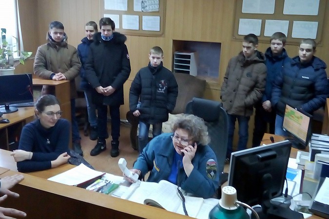 Учащиеся Шилекшинской школы побывали в кинешемской пожарной части фото 6