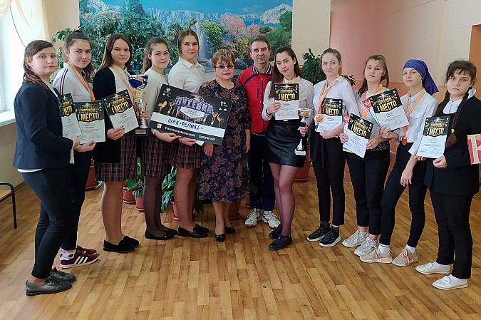 В школе №18 торжественно проводили «Феникс» на финал ЦФО лиги «КЭС - БАСКЕТ» фото 3