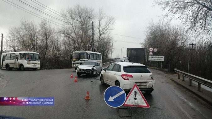 В аварии на перекрестке улиц Юрьевецкая и Подгорная пострадали два человека фото 2