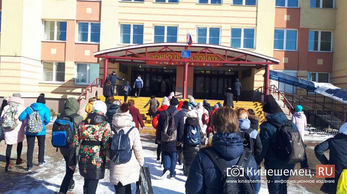 Из-за подозрительного свертка в Кинешме эвакуировали учащихся и персонал школы №8 фото 21