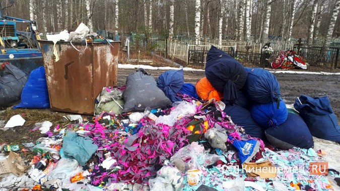На кладбище «Сокольники» УГХ убирало огромную свалку отходов швейного производства фото 3