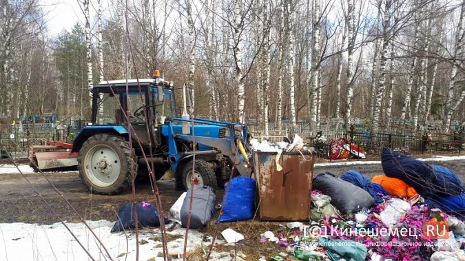 На кладбище «Сокольники» УГХ убирало огромную свалку отходов швейного производства фото 6