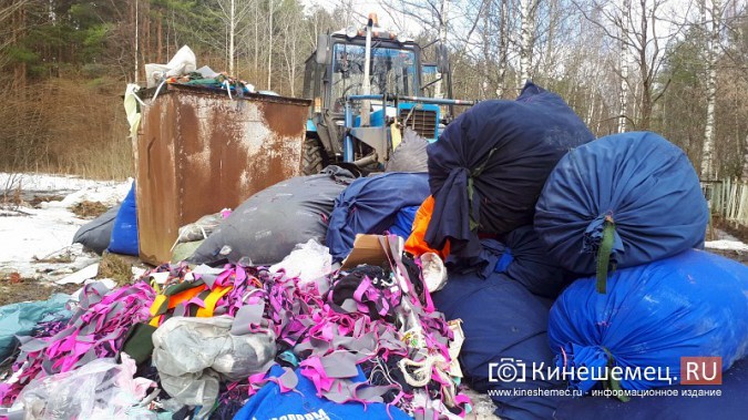 На кладбище «Сокольники» УГХ убирало огромную свалку отходов швейного производства фото 2