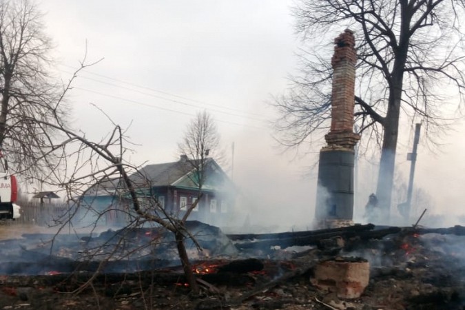 В Кинешемском районе пожар уничтожил несколько домов фото 9