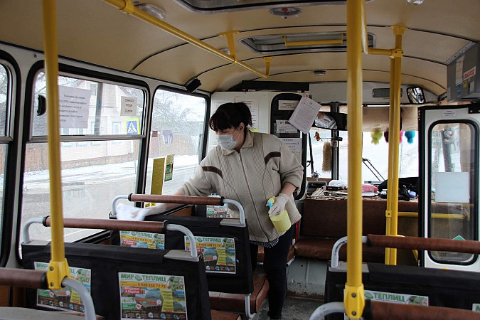 Мэр Кинешмы проверил дезинфекцию общественного транспорта фото 6