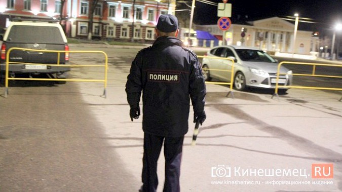 Православные Кинешмы собрались на Пасхальное богослужение в Троицко-Успенском соборе фото 16