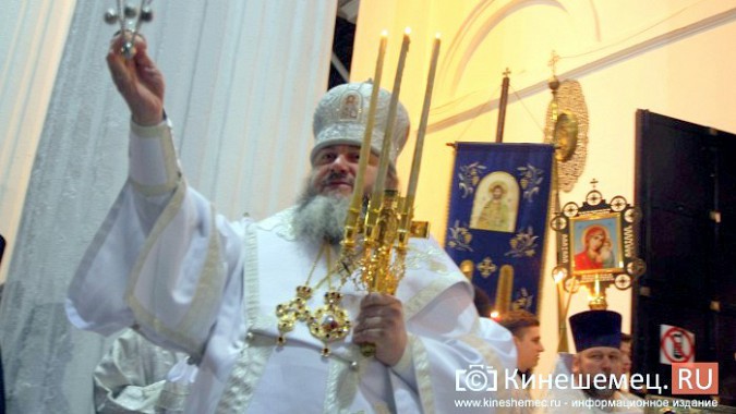 Православные Кинешмы собрались на Пасхальное богослужение в Троицко-Успенском соборе фото 20