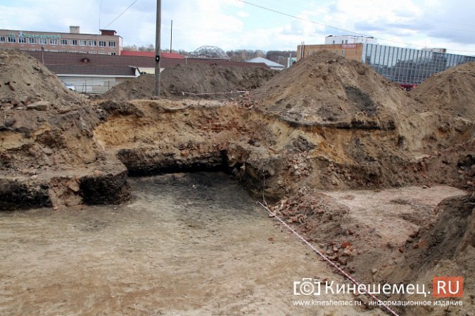 В центре Кинешмы выкопали огромный котлован под сухой фонтан фото 17