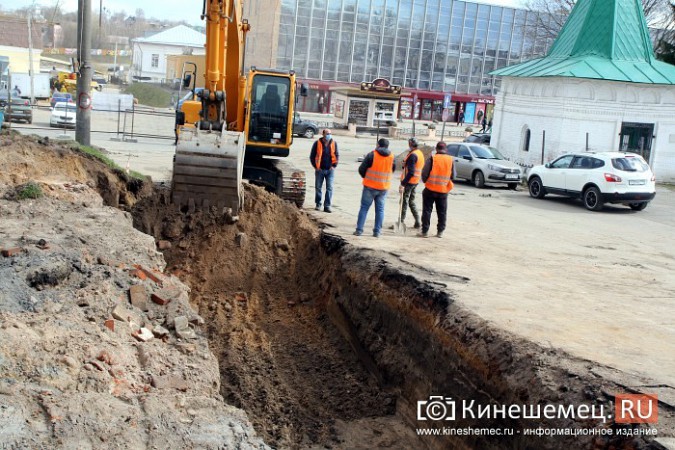 В центре Кинешмы выкопали огромный котлован под сухой фонтан фото 18