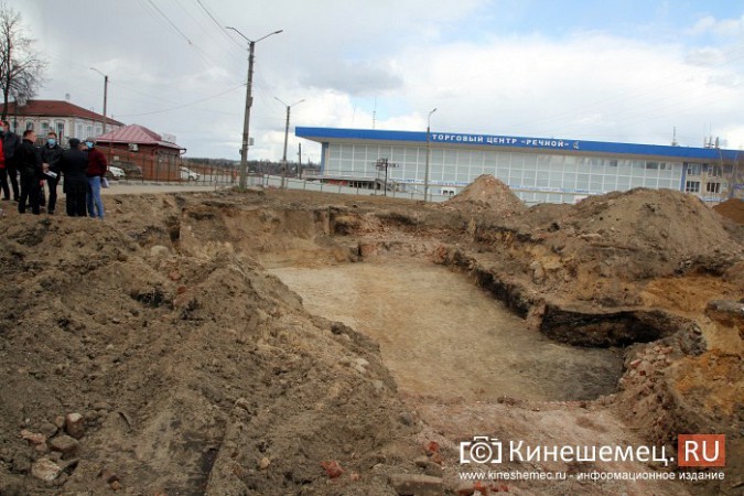 В центре Кинешмы выкопали огромный котлован под сухой фонтан фото 13