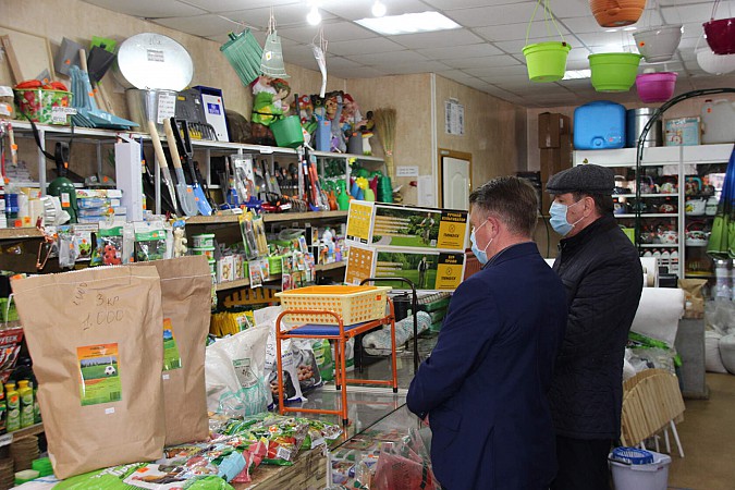 Мэр Кинешмы проинспектировал торговлю в центре города фото 3