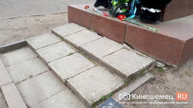 Власти Кинешмы ко Дню Победы так и не привели в порядок памятник маршалу Василевскому фото 7