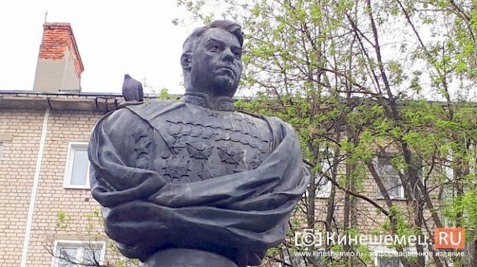 Власти Кинешмы ко Дню Победы так и не привели в порядок памятник маршалу Василевскому фото 3