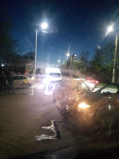 Две автомашины столкнулись на улице 50 лет ВЛКСМ фото 2