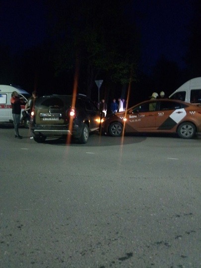 Две автомашины столкнулись на улице 50 лет ВЛКСМ фото 5