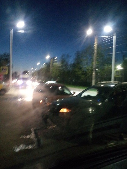 Две автомашины столкнулись на улице 50 лет ВЛКСМ фото 6