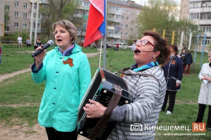 Жители «Автоагрегата» хором исполнили «День Победы» фото 2