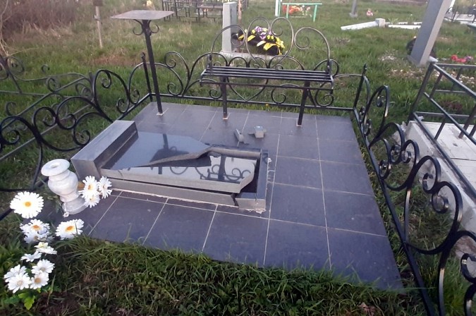 На кладбище в Ивановской области совершен акт вандализма фото 5