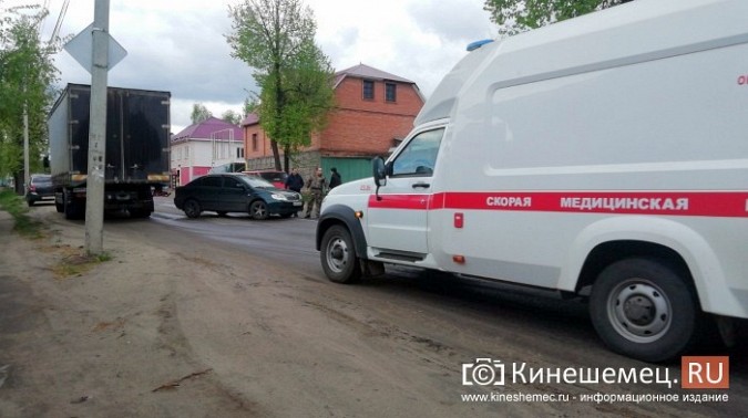 В Кинешме на улице Юрьевецкой столкнулись ВАЗ-2107 и «Toyota» фото 3
