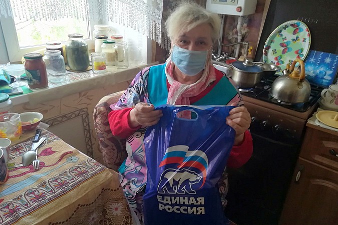 В Кинешме «Единая России» продолжает раздавать гражданам продуктовые наборы фото 2