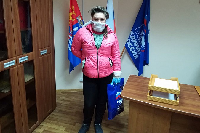 В Кинешме «Единая России» продолжает раздавать гражданам продуктовые наборы фото 7