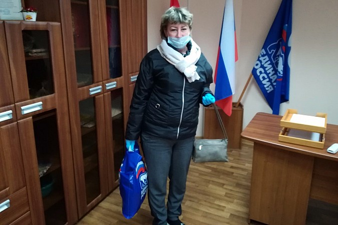 В Кинешме «Единая России» продолжает раздавать гражданам продуктовые наборы фото 10