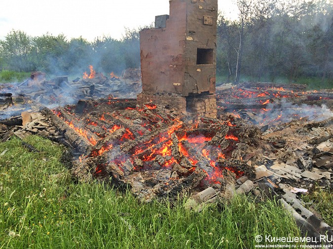 Грозовой разряд спалил дом в Заволжском районе фото 2