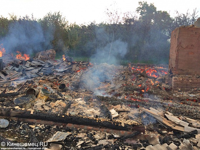 Грозовой разряд спалил дом в Заволжском районе фото 3