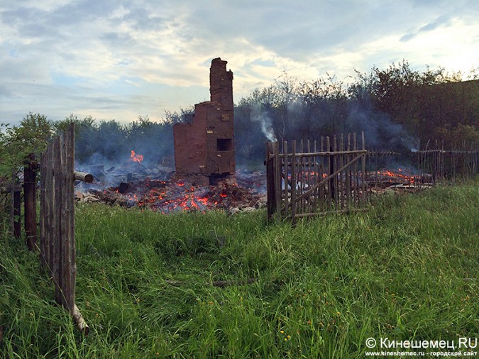 Грозовой разряд спалил дом в Заволжском районе фото 5